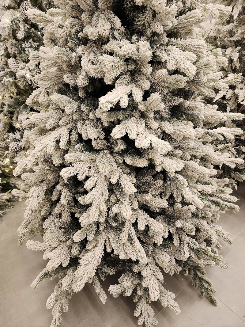 Árvore de Natal Nevada Cancún 2,10m • 1524 Galhos